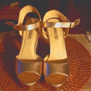 Atmosphere pink metallic platform heels